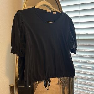 Levi’s black cropped top